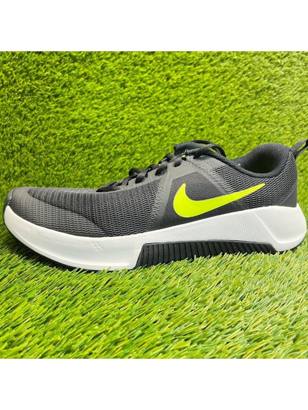 Nike MC Trainer 3 Mens Size 11.5 Black Volt Running Training Shoes Sneakers - Picture 3 of 10